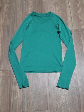 Lululemon Crew Neck Women's Top in Teal